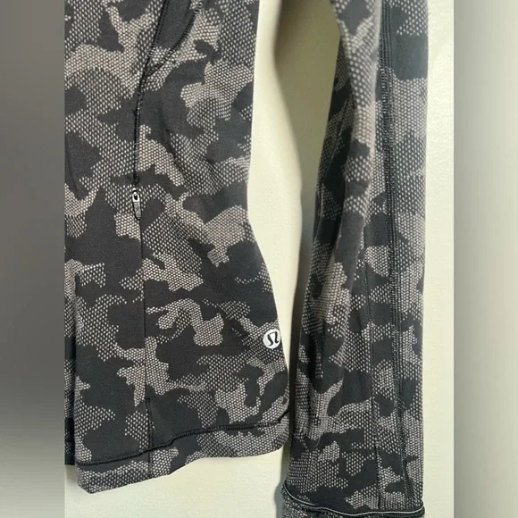 Lululemon Run Briskly 1/2 Zip Jacket Size 2 Heritage Camo Jacquard Black - Picture 10 of 12